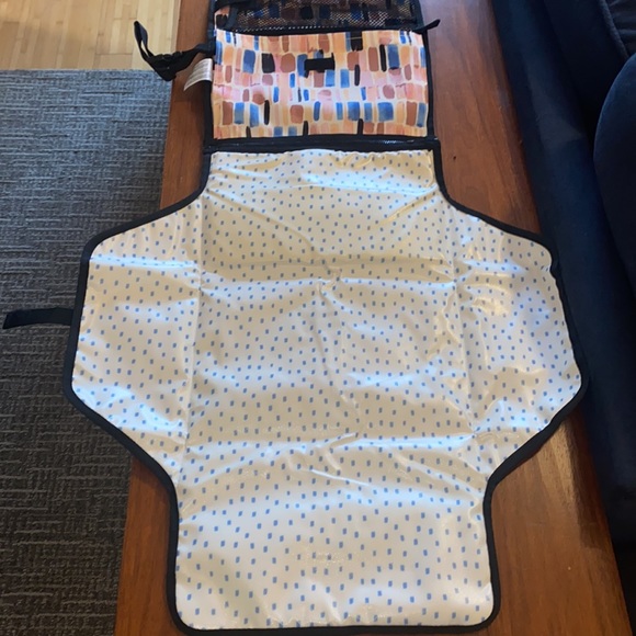 Skip Hop Pronto Baby Changing Station & Diaper Clutch - Picture 4 of 5